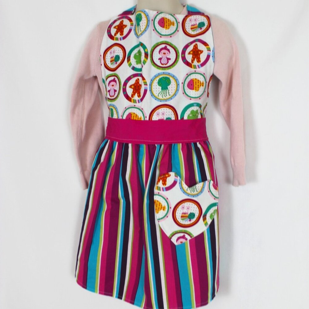 Novelty Print Apron Children Pink, Blue & White Reversible Full Gathered Size 3- - Picture 1 of 9
